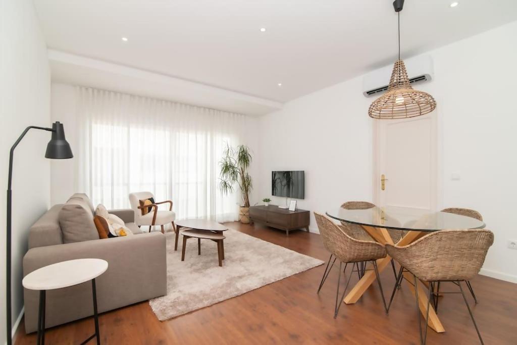 Cozy Sea View Apartment Near City & Airport Πόντα Ντελγκάντα Εξωτερικό φωτογραφία