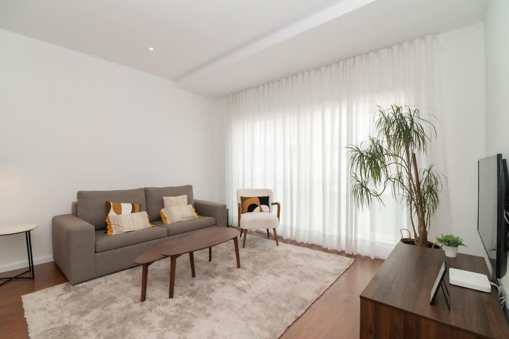 Cozy Sea View Apartment Near City & Airport Πόντα Ντελγκάντα Εξωτερικό φωτογραφία