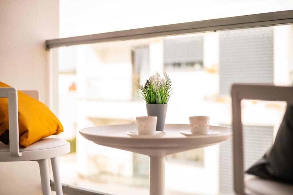 Cozy Sea View Apartment Near City & Airport Πόντα Ντελγκάντα Εξωτερικό φωτογραφία