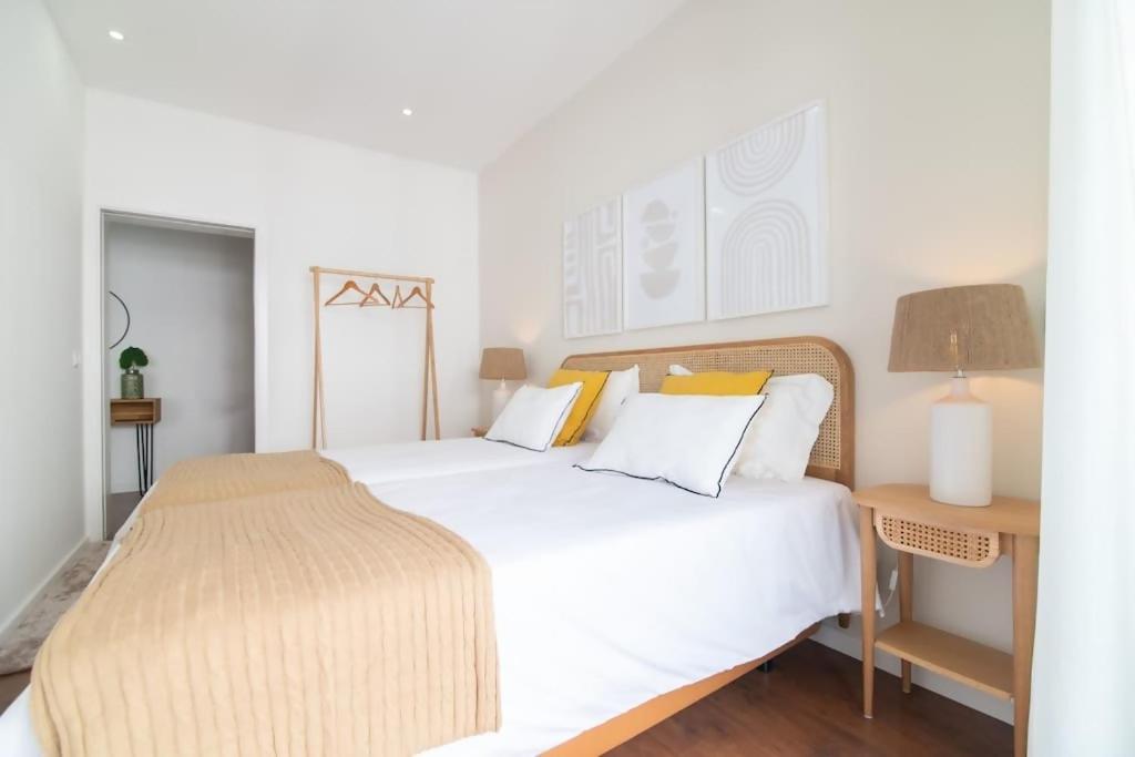 Cozy Sea View Apartment Near City & Airport Πόντα Ντελγκάντα Εξωτερικό φωτογραφία